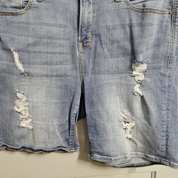 Torrid Sky High Skinny Premium Stretch Short - Picture 10 of 10